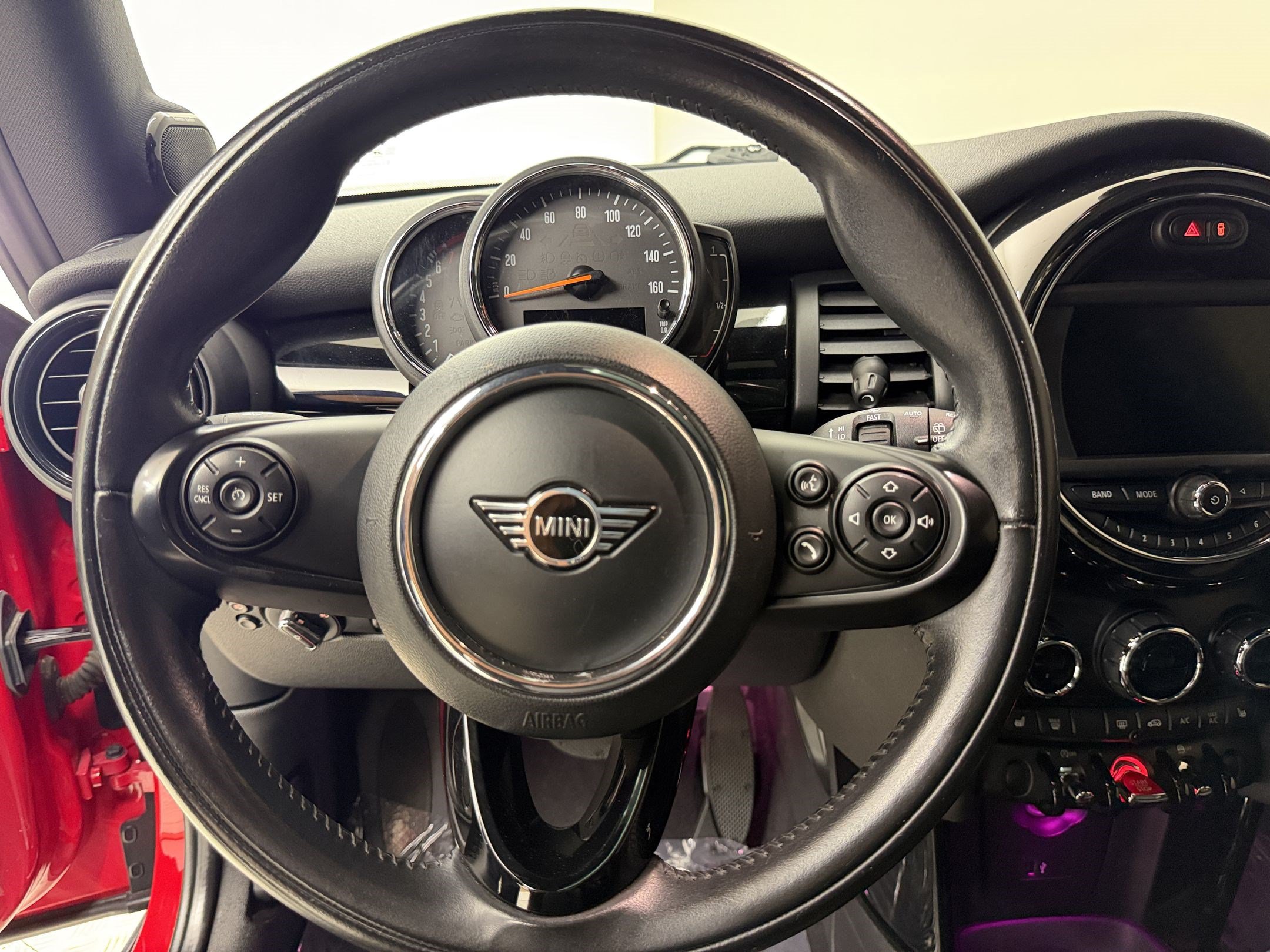 Used 2021 MINI Cooper 2-Door Hardtop FWD image 11