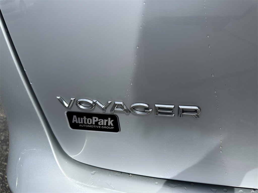 Used 2023 Chrysler Voyager LX image 9
