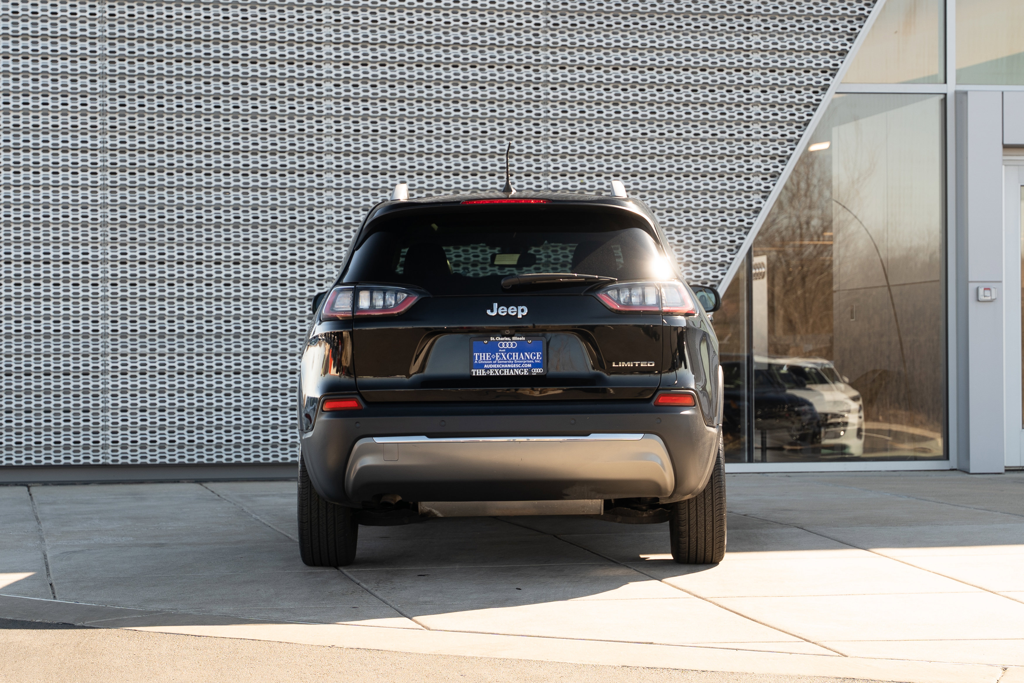 Used 2019 Jeep Cherokee Limited image 26