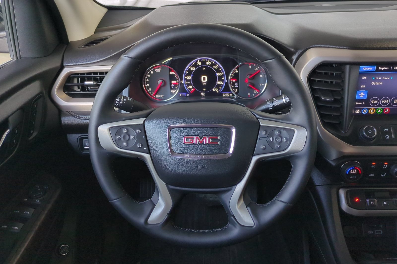 Used 2023 GMC Acadia Denali w/ Denali Ultimate Package AWD/4WD image 15