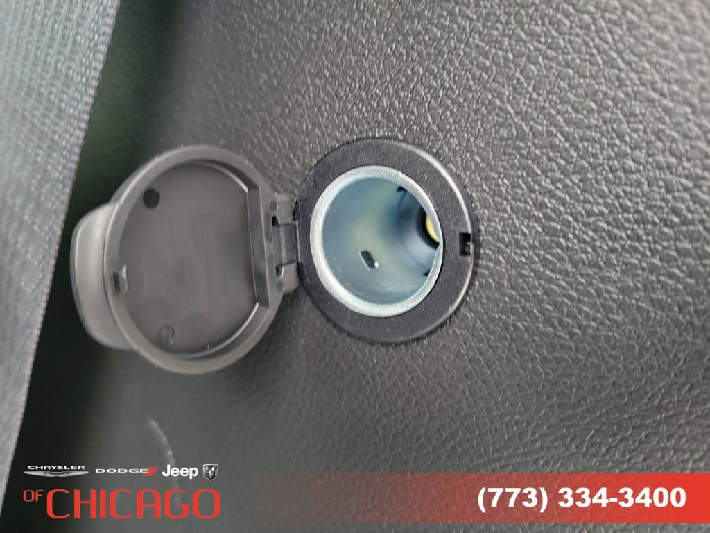 New 2026 Chrysler Pacifica Select image 9