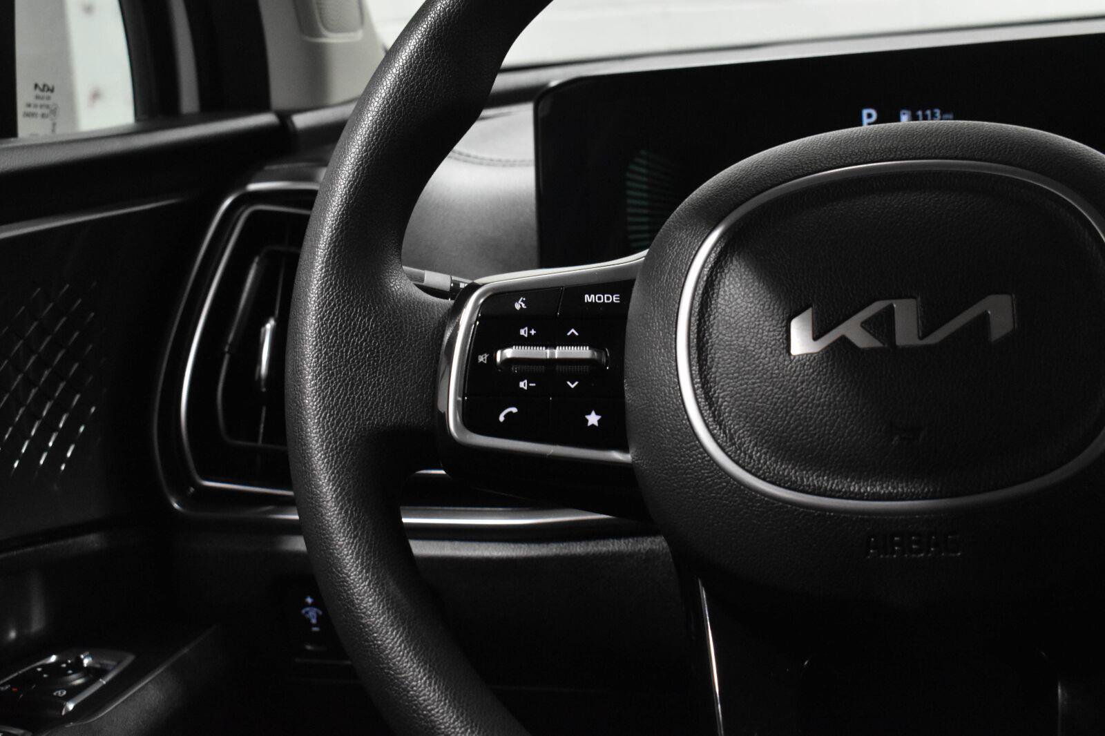 Used 2025 Kia Sorento LX FWD image 8