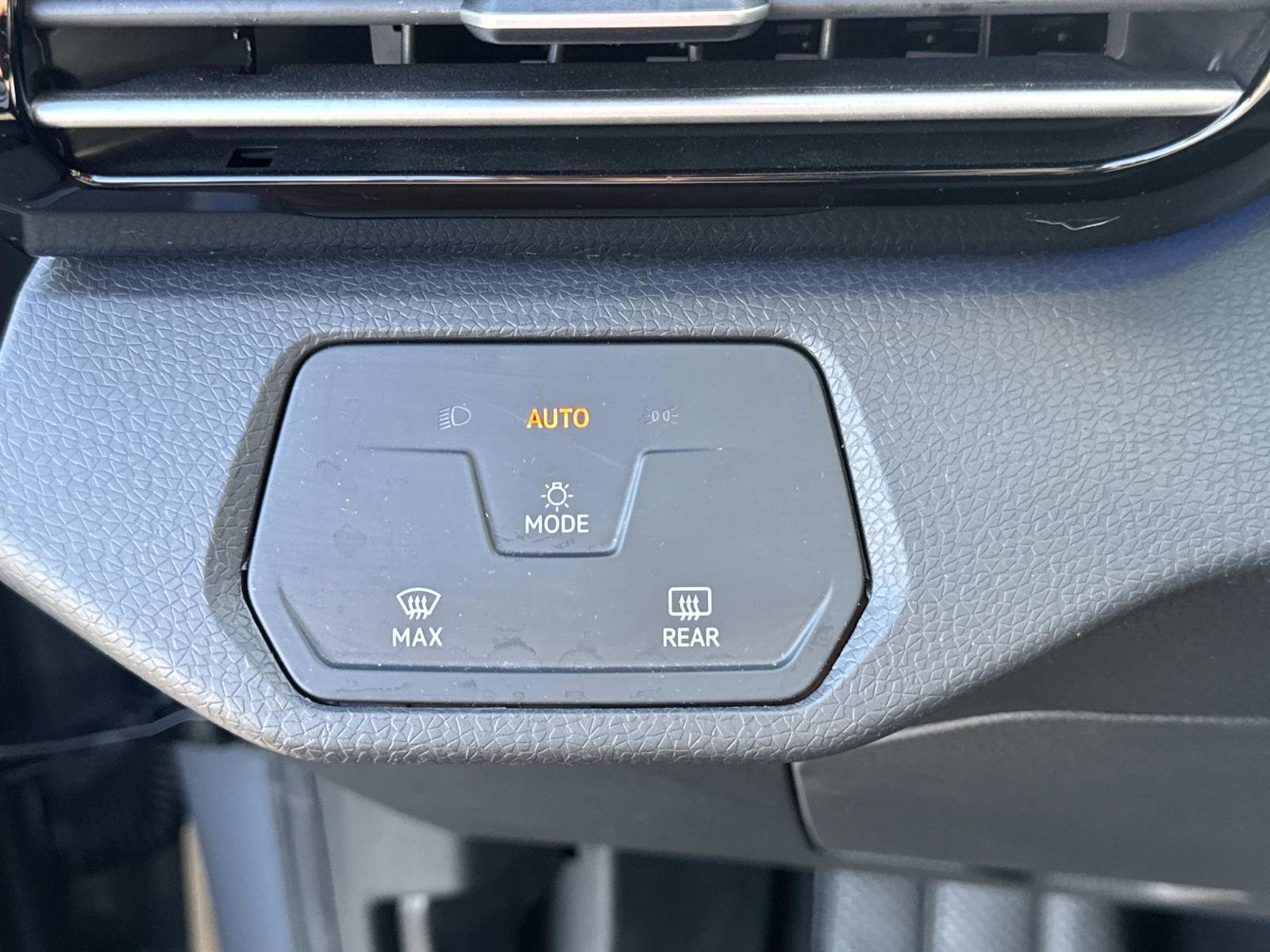 Certified 2024 Volkswagen ID.4 2WD image 29