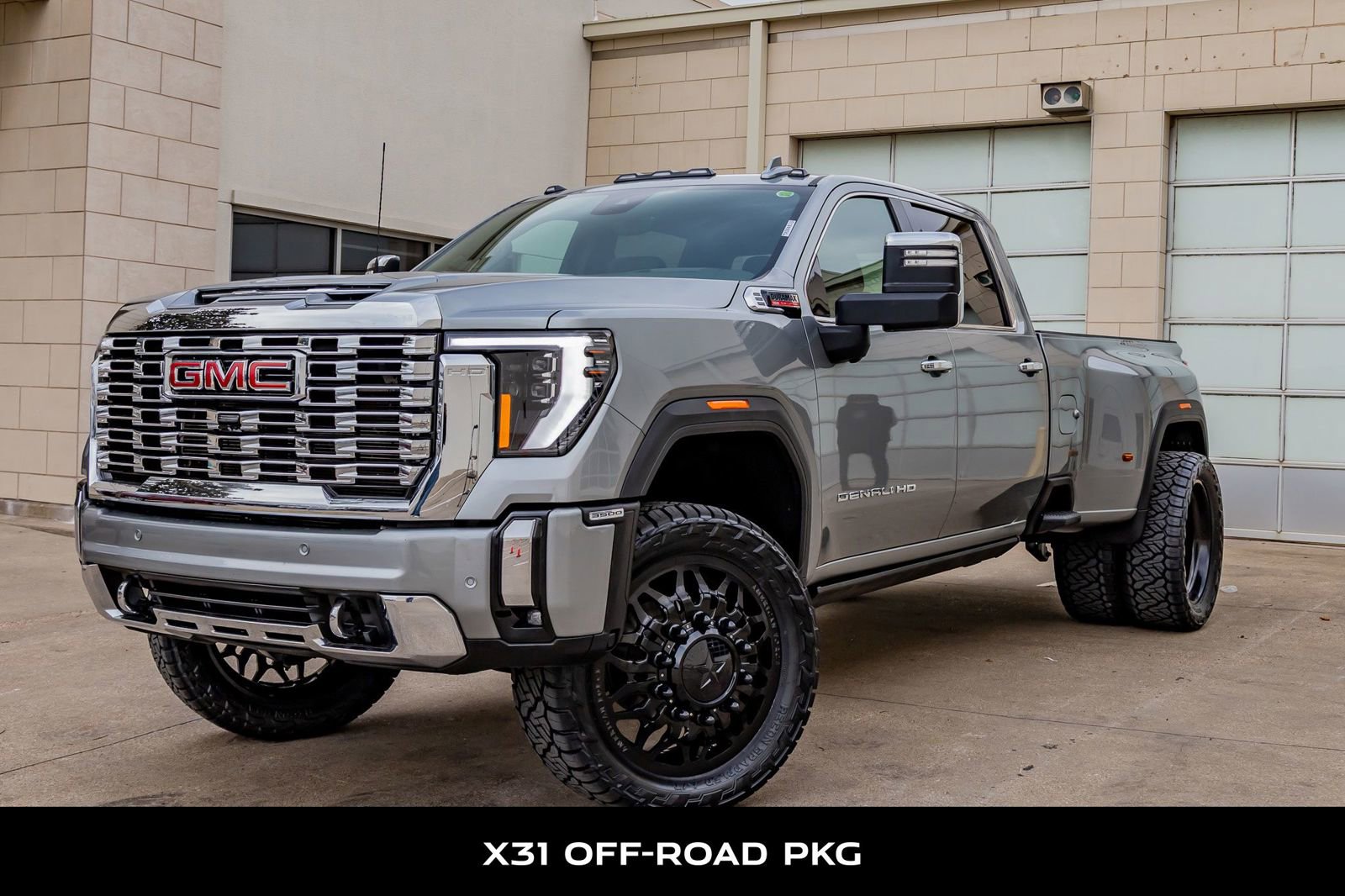 Used 2024 GMC Sierra 3500 Denali w/ Denali Reserve Package AWD/4WD image 5