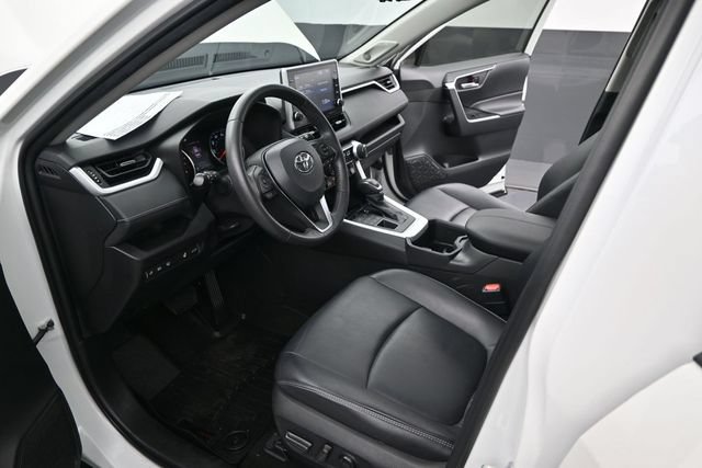 Used 2022 Toyota RAV4 XLE Premium AWD/4WD image 7