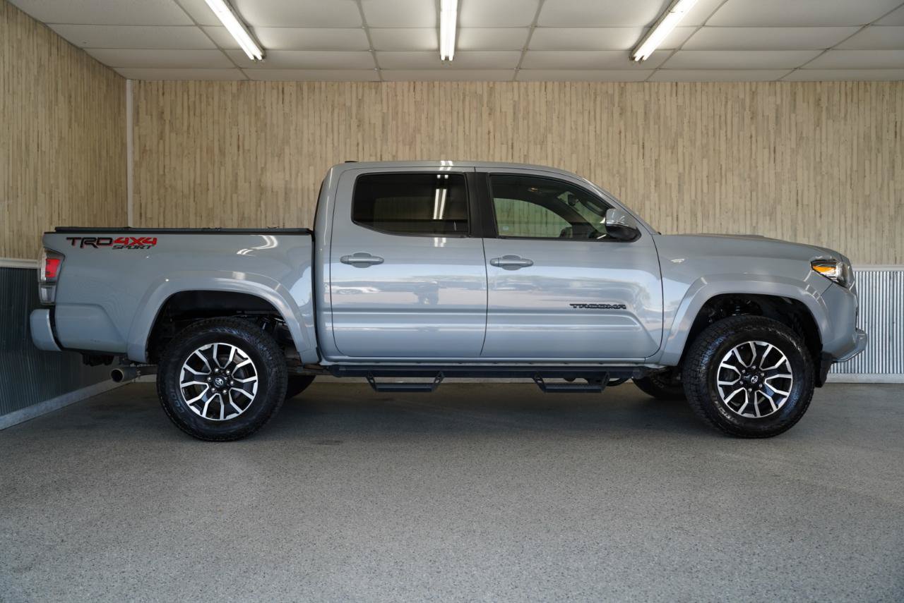Used 2021 Toyota Tacoma TRD Sport w/ TRD Premium Sport Package AWD/4WD image 6