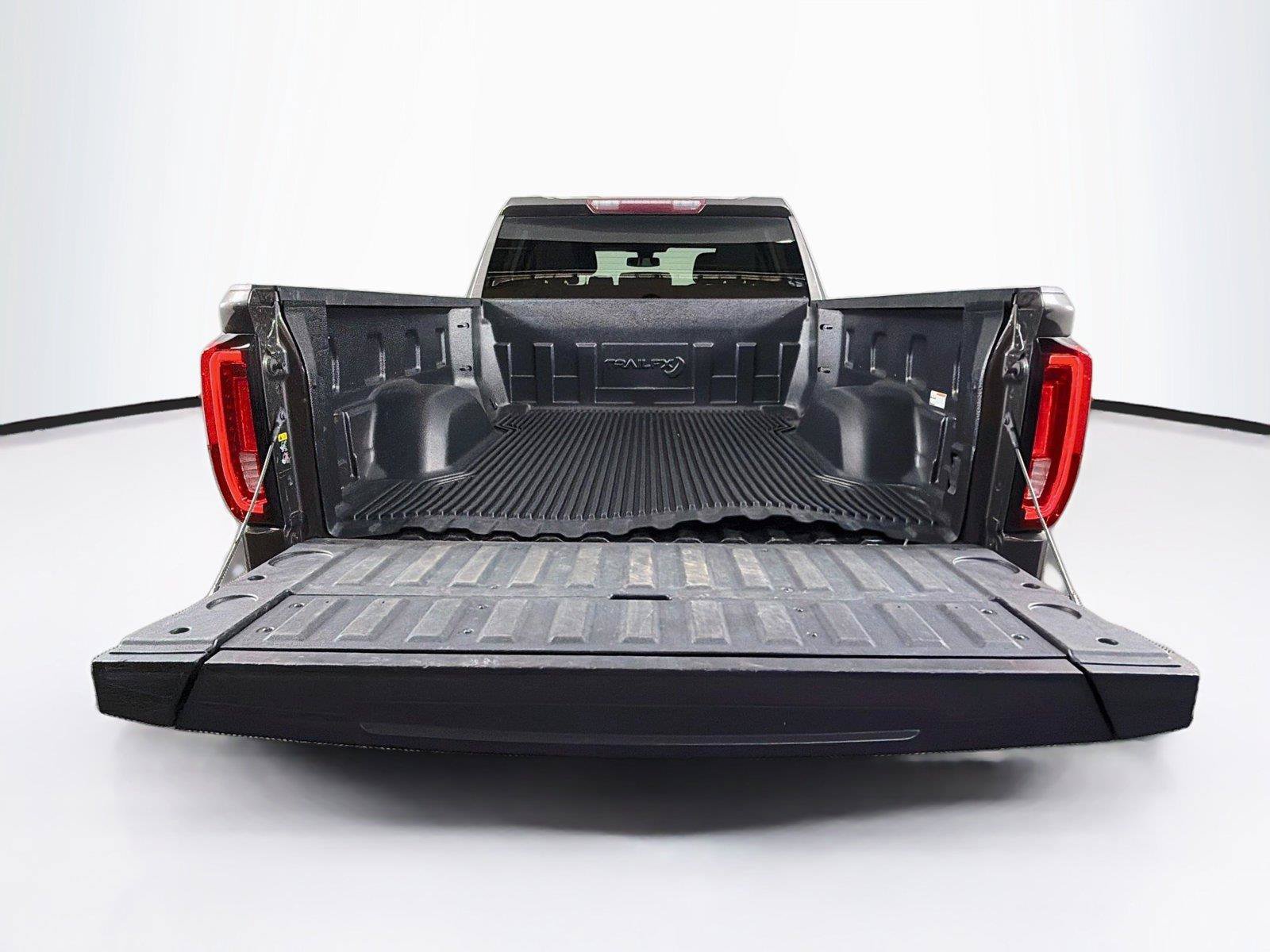 Used 2019 GMC Sierra 1500 SLT w/ Driver Alert Package I AWD/4WD image 14