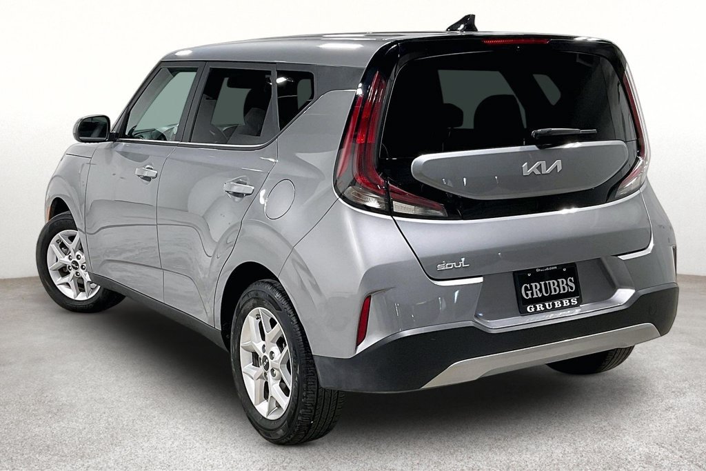 Used 2025 Kia Soul LX w/ LX Technology Package FWD image 15