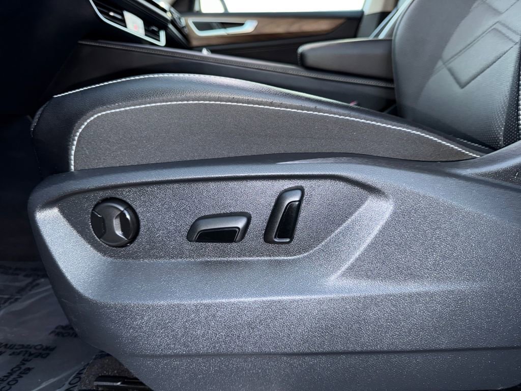 Used 2025 Volkswagen Atlas SE image 10