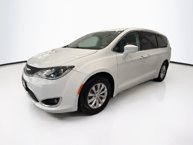 Used 2019 Chrysler Pacifica Touring Plus w/ Advanced Safetytec Group FWD image 3