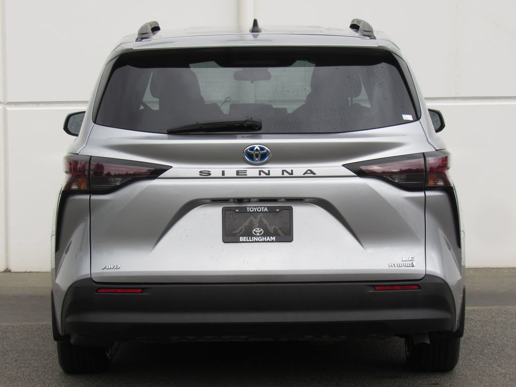 Used 2024 Toyota Sienna LE AWD/4WD image 7