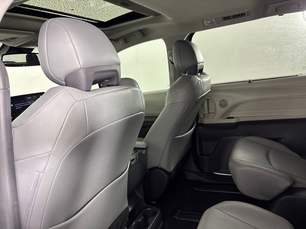 Certified 2024 Toyota Sienna XLE image 26