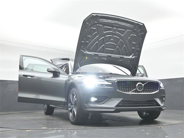 New 2026 Volvo V60 B5 Cross Country Plus w/ Protection Package Premier image 55