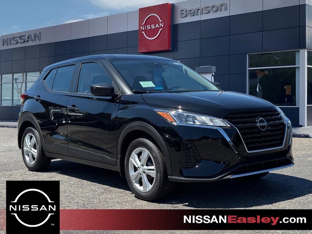 New 2025 Nissan Kicks S
