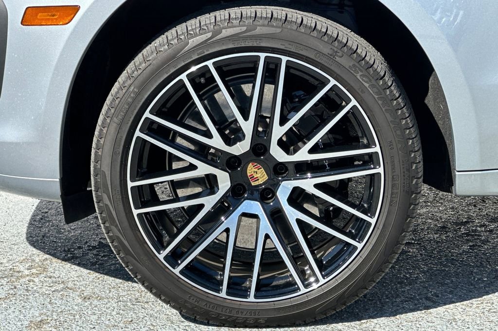 Used 2024 Porsche Macan GTS image 25