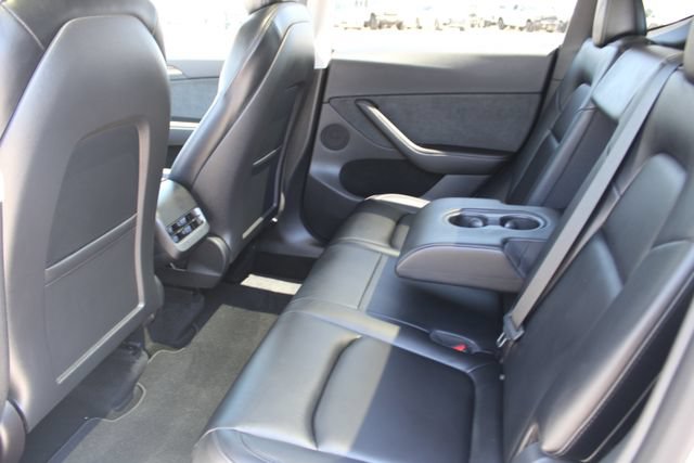Used 2022 Tesla Model Y Long Range AWD/4WD image 34