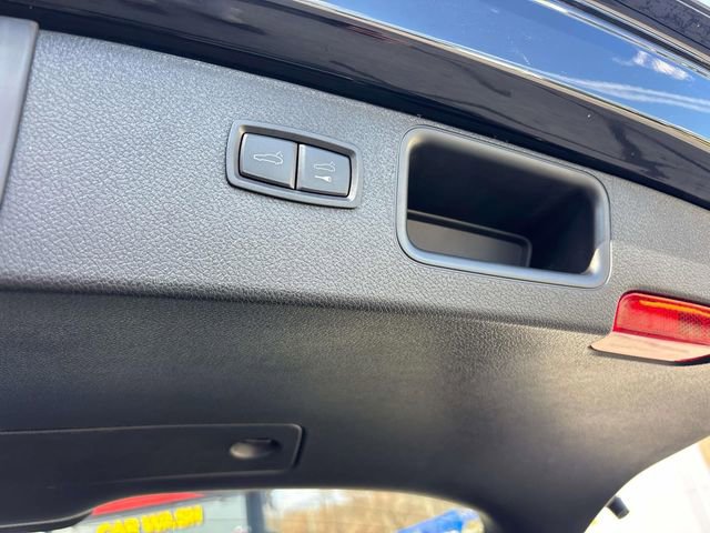 Used 2022 Porsche Macan Base image 16