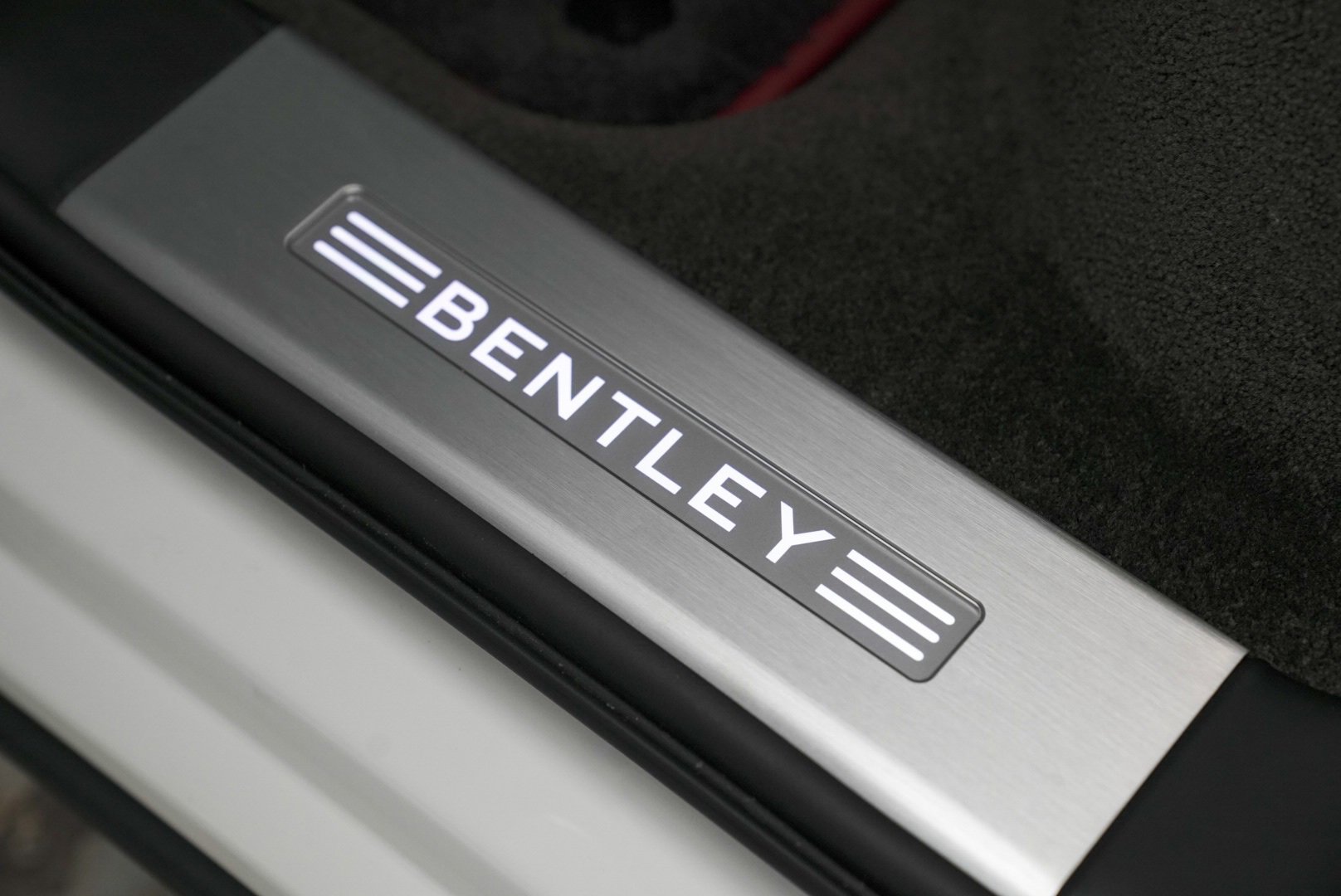Used 2022 Bentley Bentayga image 26