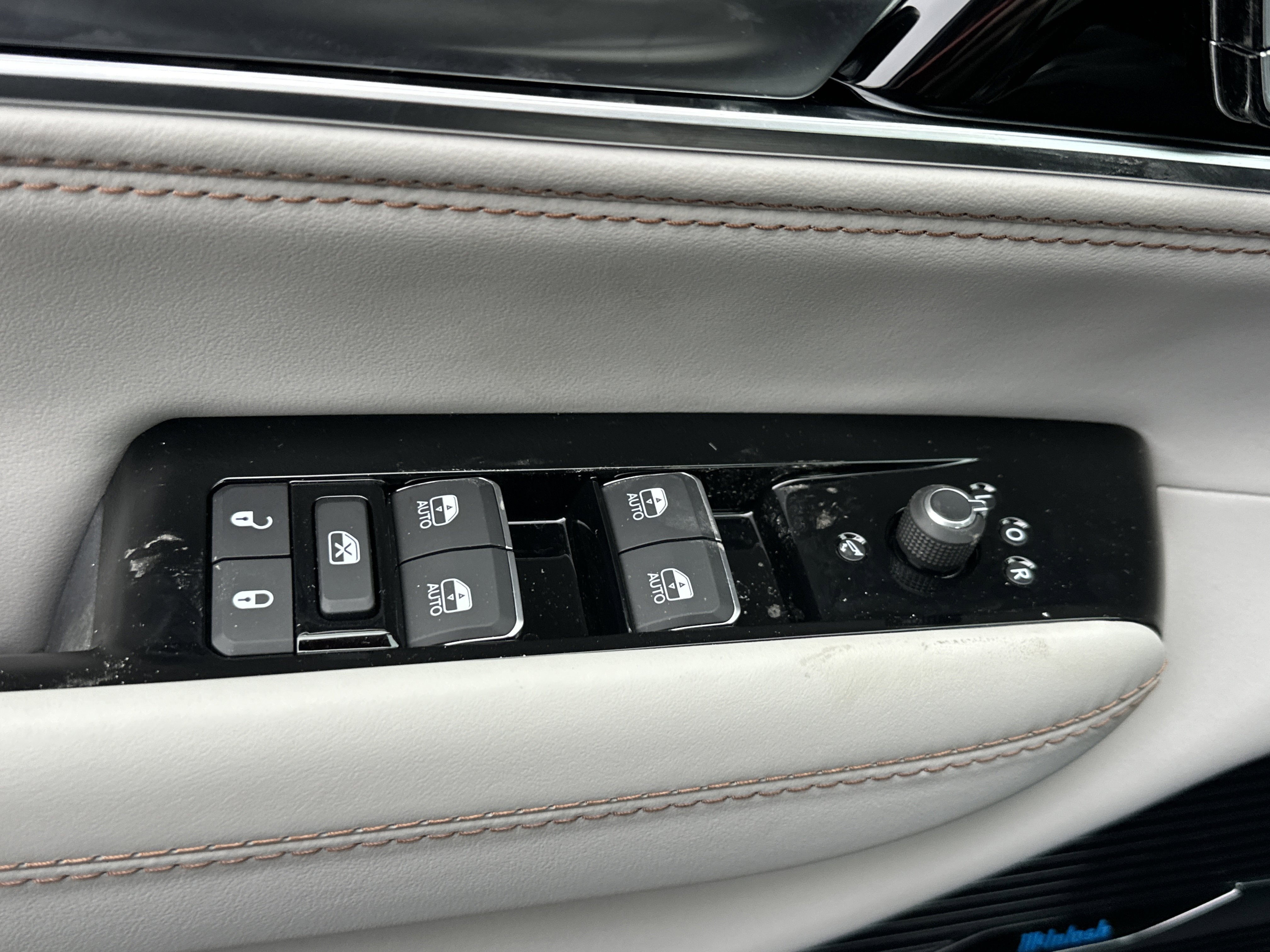 New 2026 Jeep Grand Wagoneer Summit w/ Rear Seat Video Group I image 9