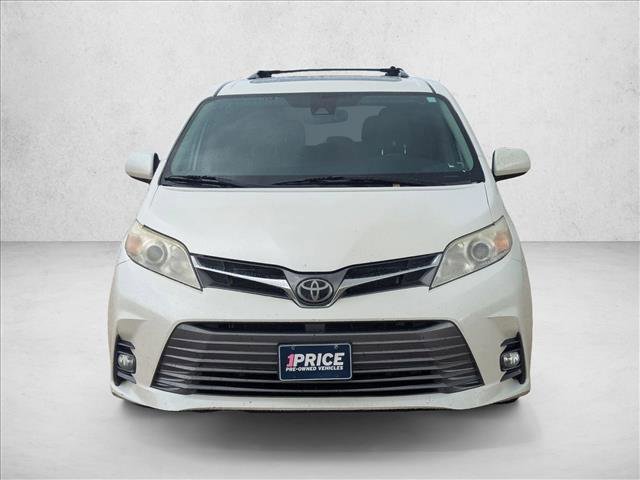 Used 2019 Toyota Sienna XLE w/ XLE Navigation Package FWD image 2