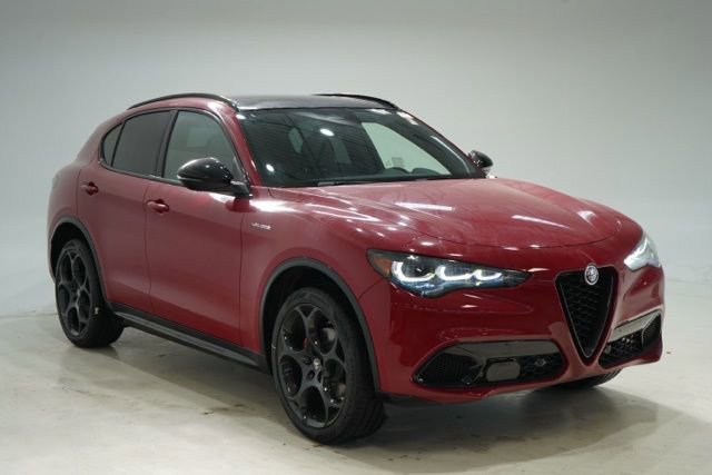 New 2025 Alfa Romeo Stelvio Sprint image 1