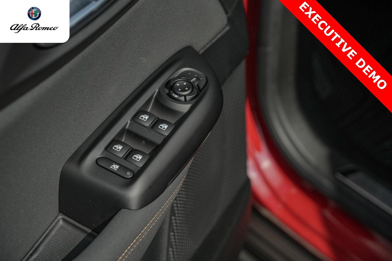 New 2025 Alfa Romeo Tonale w/ Premium Package image 21