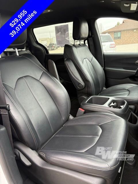 Used 2025 Chrysler Pacifica Select image 29