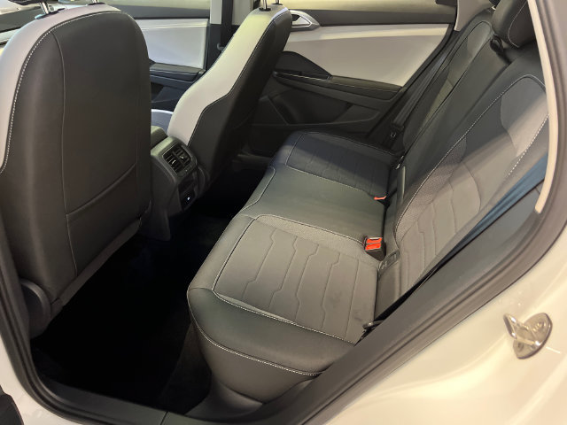 Certified 2025 Volkswagen Taos SE FWD image 16