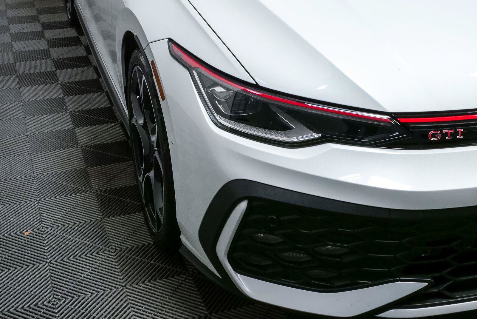 Certified 2025 Volkswagen GTI Autobahn FWD image 39