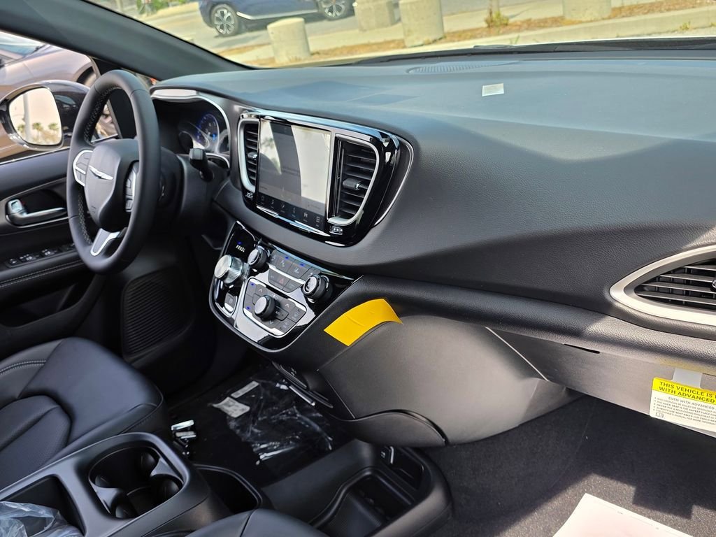 New 2026 Chrysler Voyager LX FWD image 13