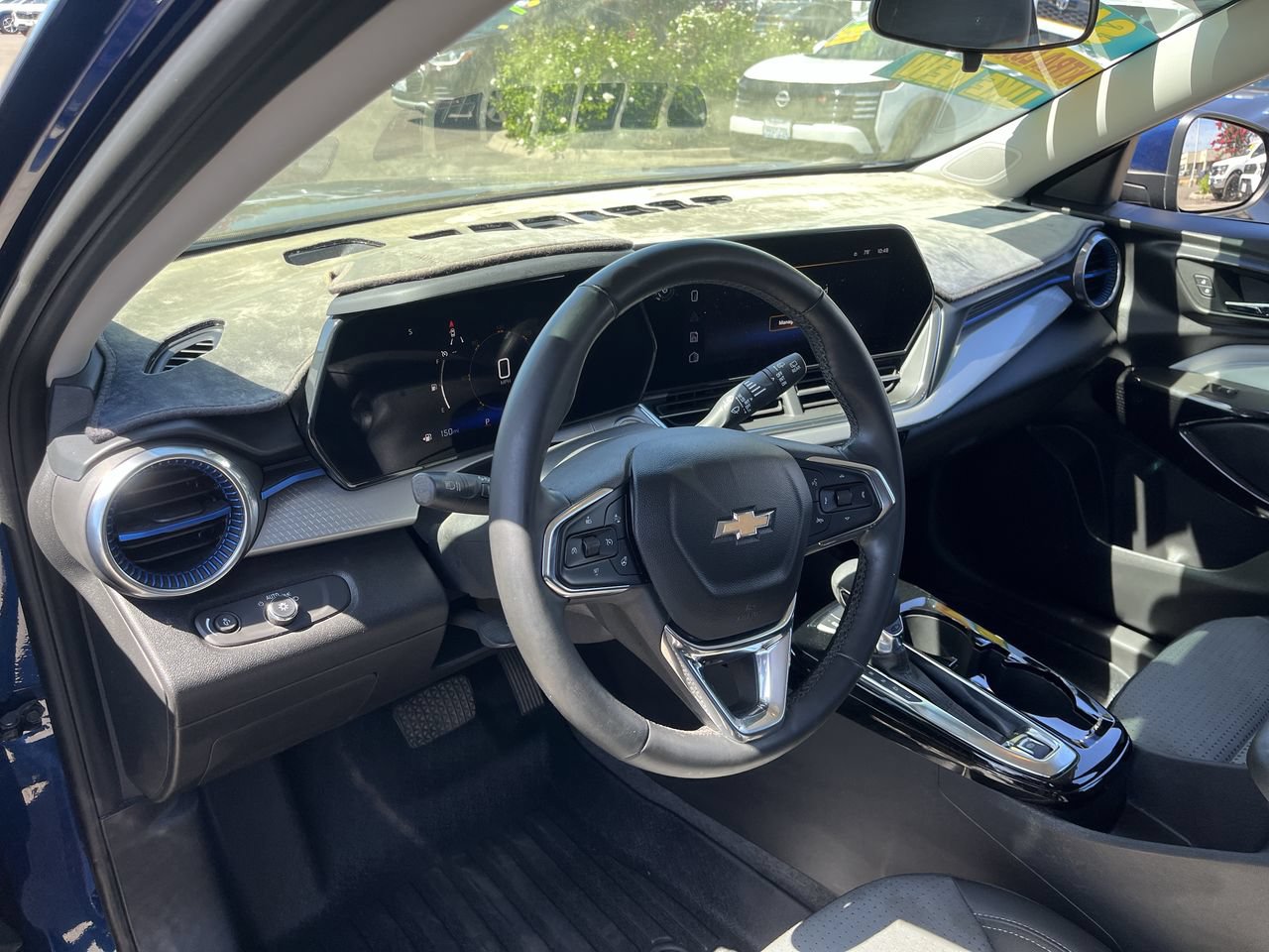 Used 2024 Chevrolet Trax LT w/ LT Convenience Package FWD image 9