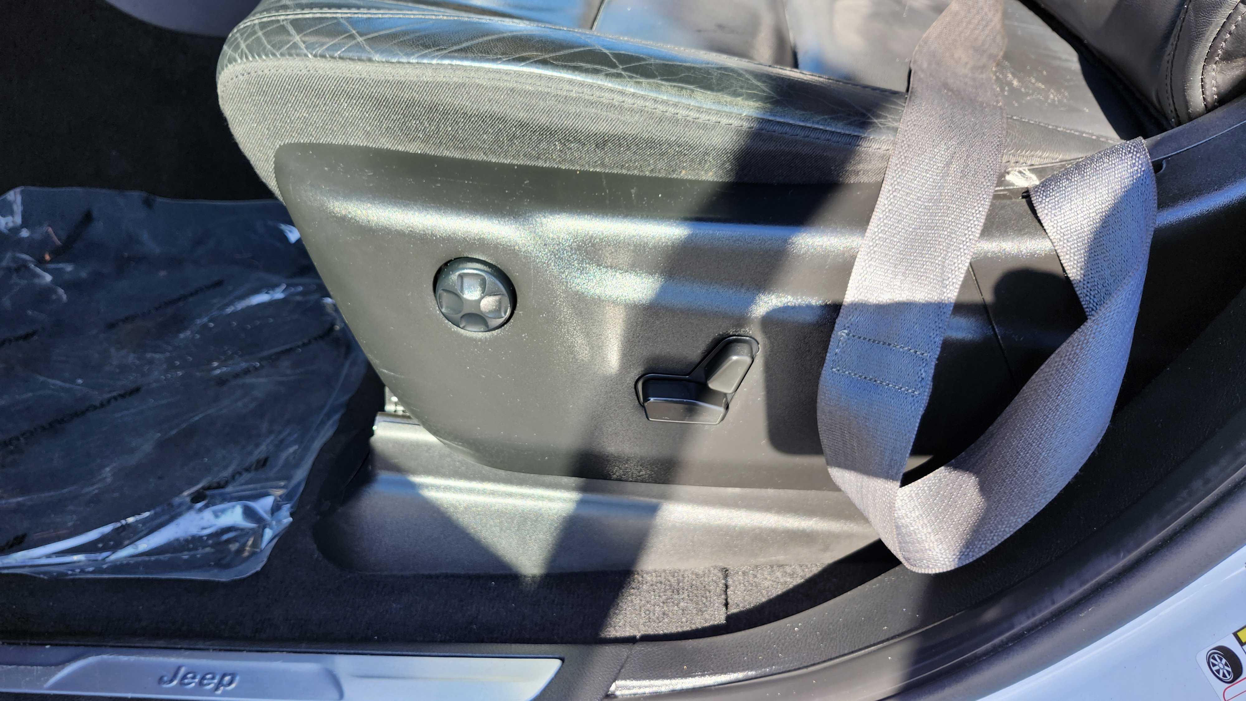 Used 2022 Jeep Grand Cherokee Limited image 27