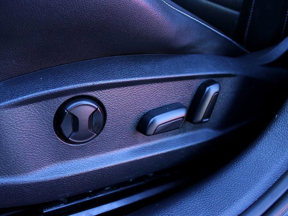 Used 2015 Volkswagen Golf R 4-Door image 10