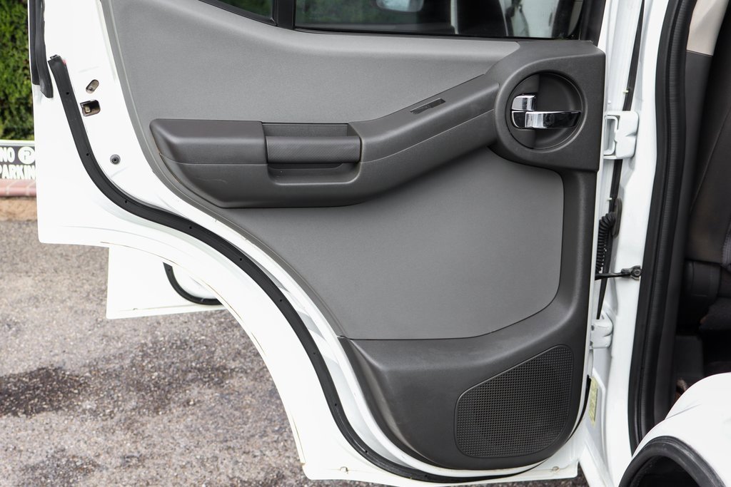 Used 2015 Nissan Xterra X image 29