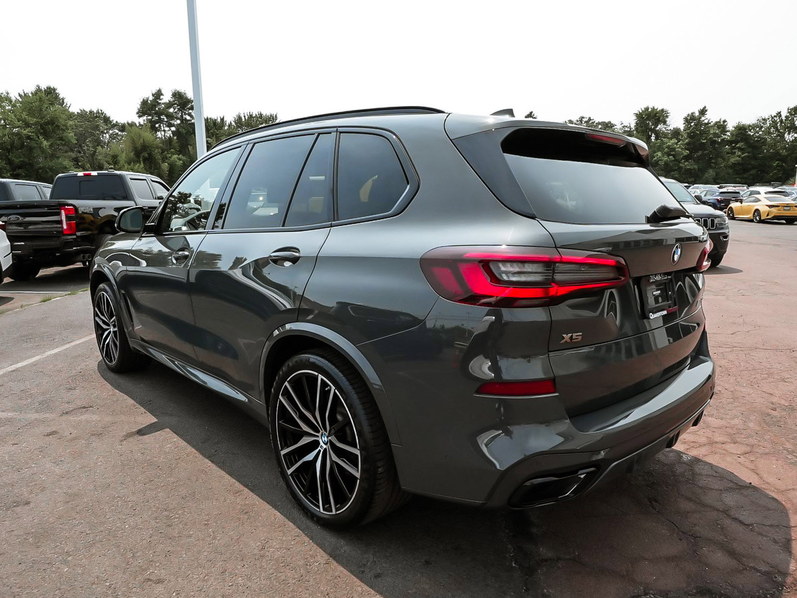 Used 2022 BMW X5 M50i w/ Executive Package AWD/4WD image 4