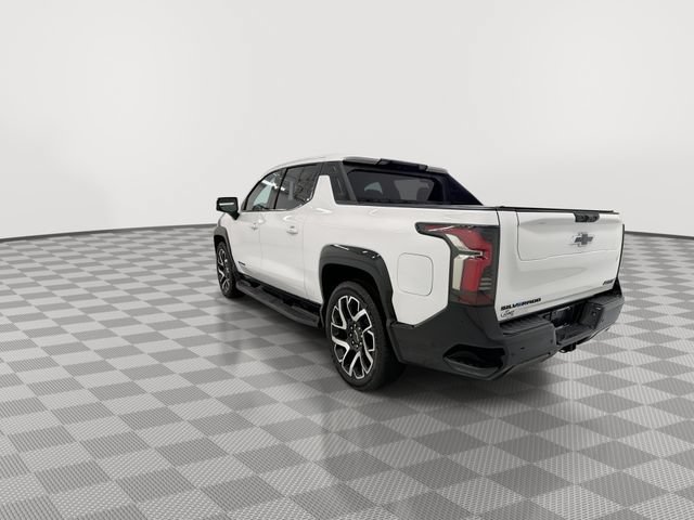 Certified 2025 Chevrolet Silverado EV RST AWD/4WD image 8