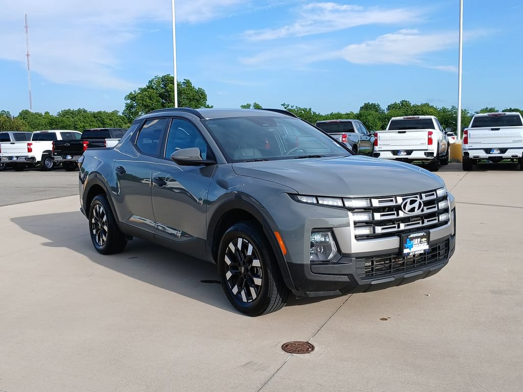 Used 2025 Hyundai Santa Cruz SEL FWD image 2