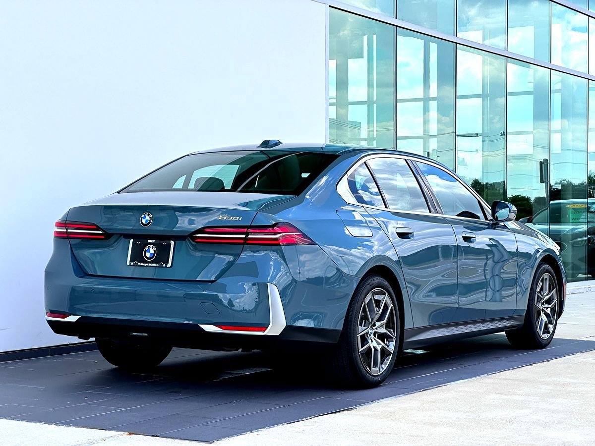 New 2026 BMW 530i RWD image 4