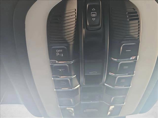 Used 2021 Porsche Macan AWD/4WD image 30