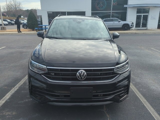 Certified 2024 Volkswagen Tiguan SE R-Line image 4