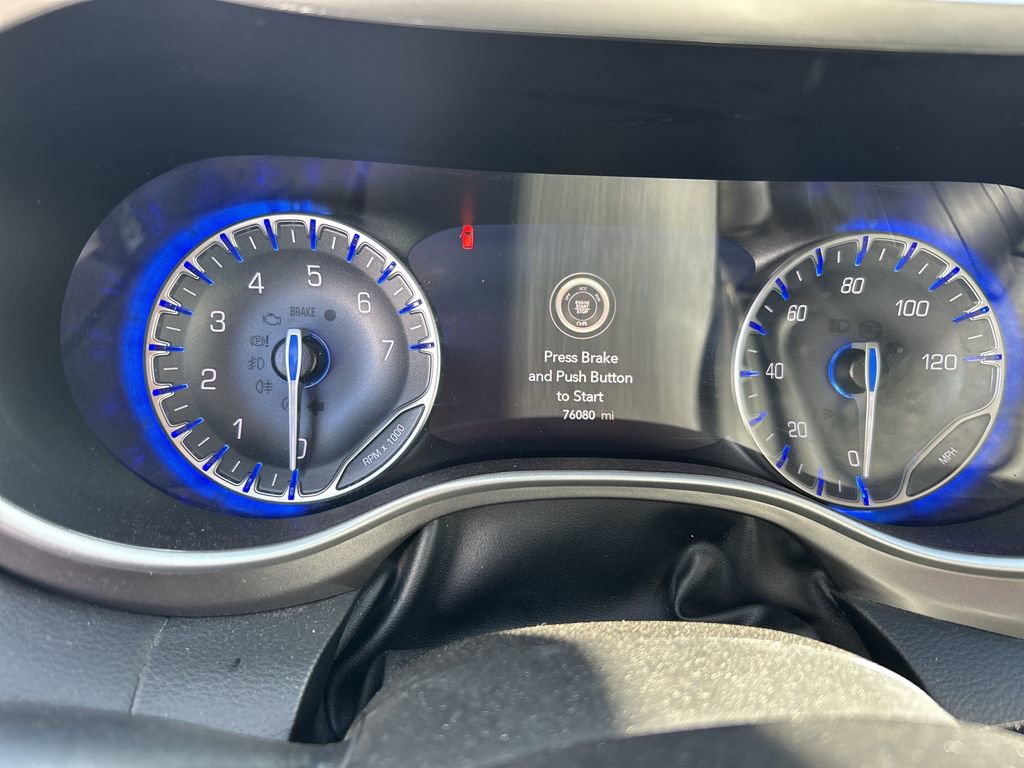 Used 2023 Chrysler Pacifica Touring-L FWD image 9