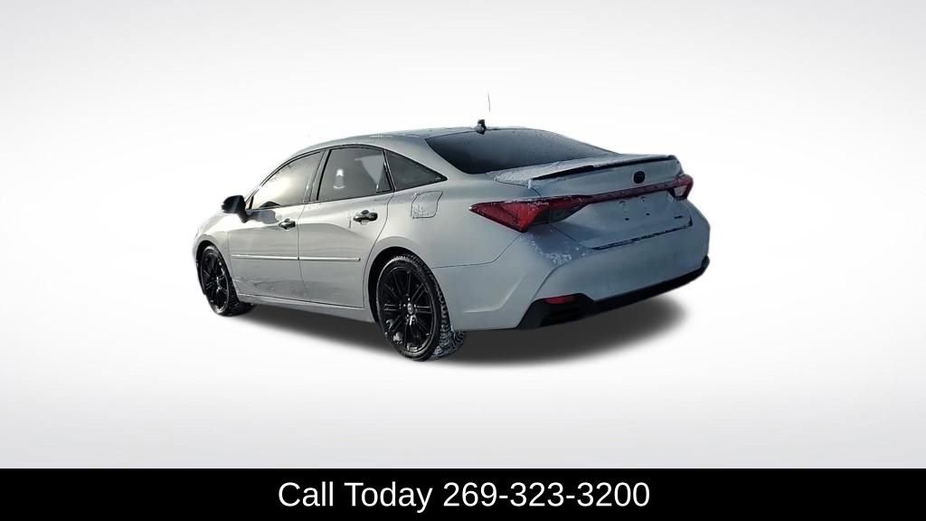 Used 2022 Toyota Avalon XSE image 4
