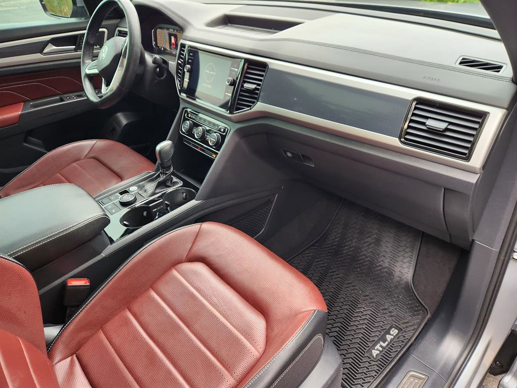 Certified 2022 Volkswagen Atlas Cross Sport SEL Premium R-Line image 15