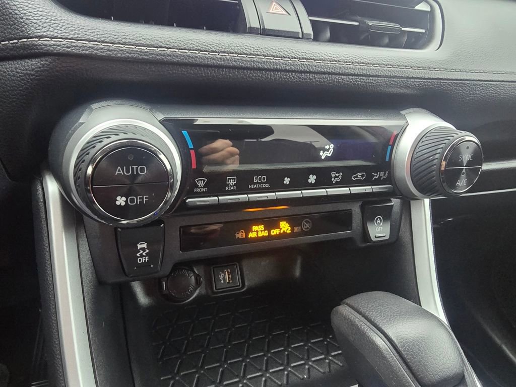 Used 2023 Toyota RAV4 XLE AWD/4WD image 24