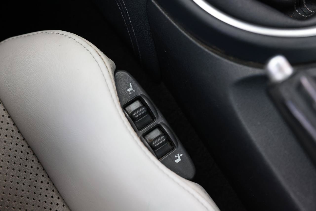 Used 2009 Nissan 370Z Touring RWD image 35
