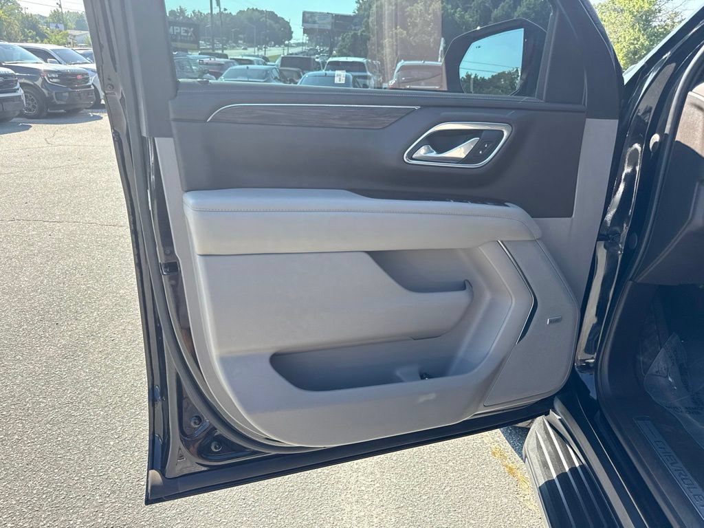 Used 2022 Chevrolet Tahoe LT w/ Luxury Package AWD/4WD image 23
