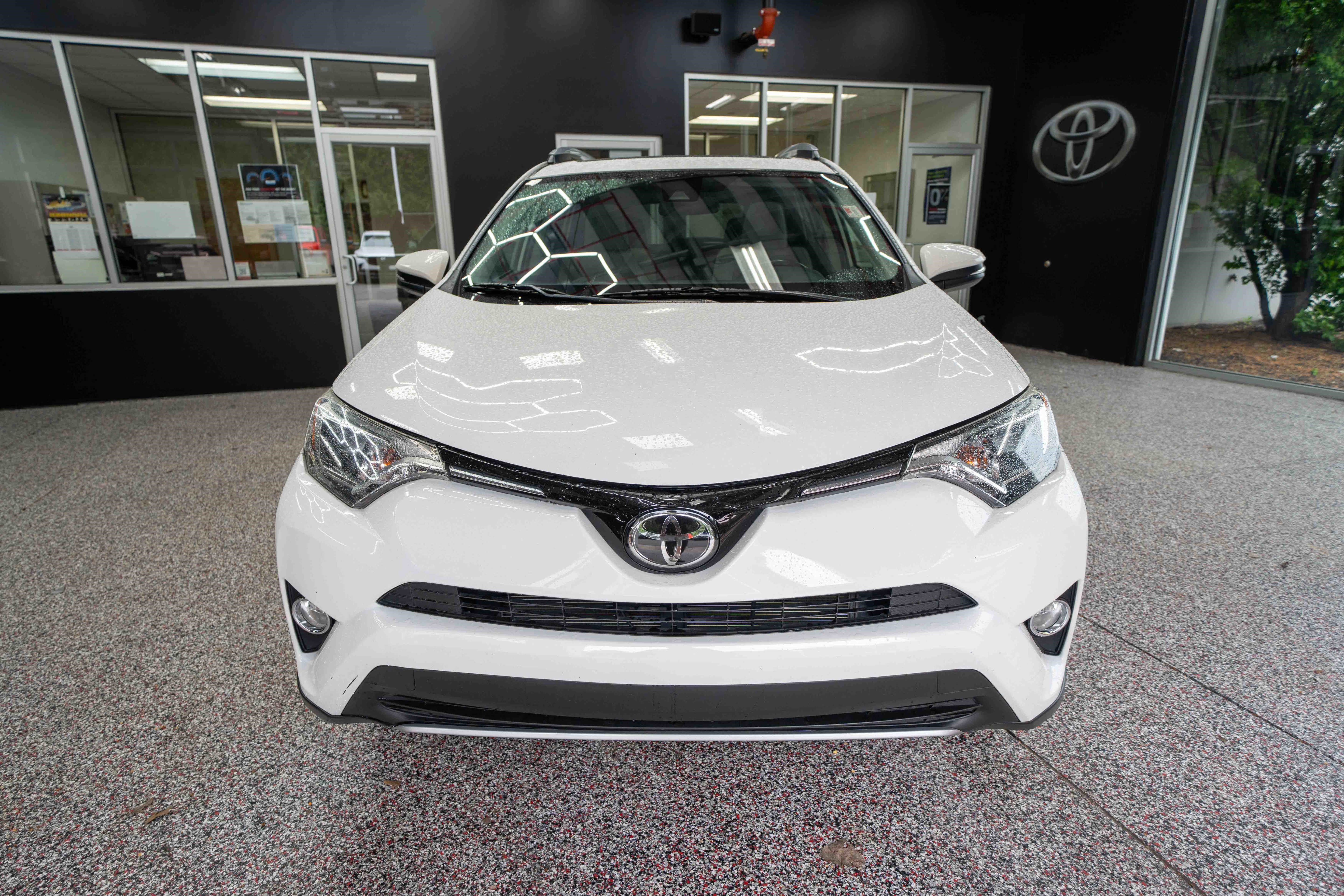Used 2018 Toyota RAV4 XLE AWD/4WD image 7