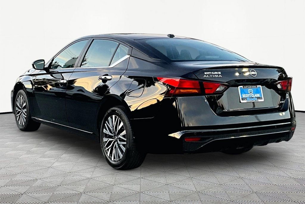 Used 2025 Nissan Altima 2.5 SV AWD/4WD image 4