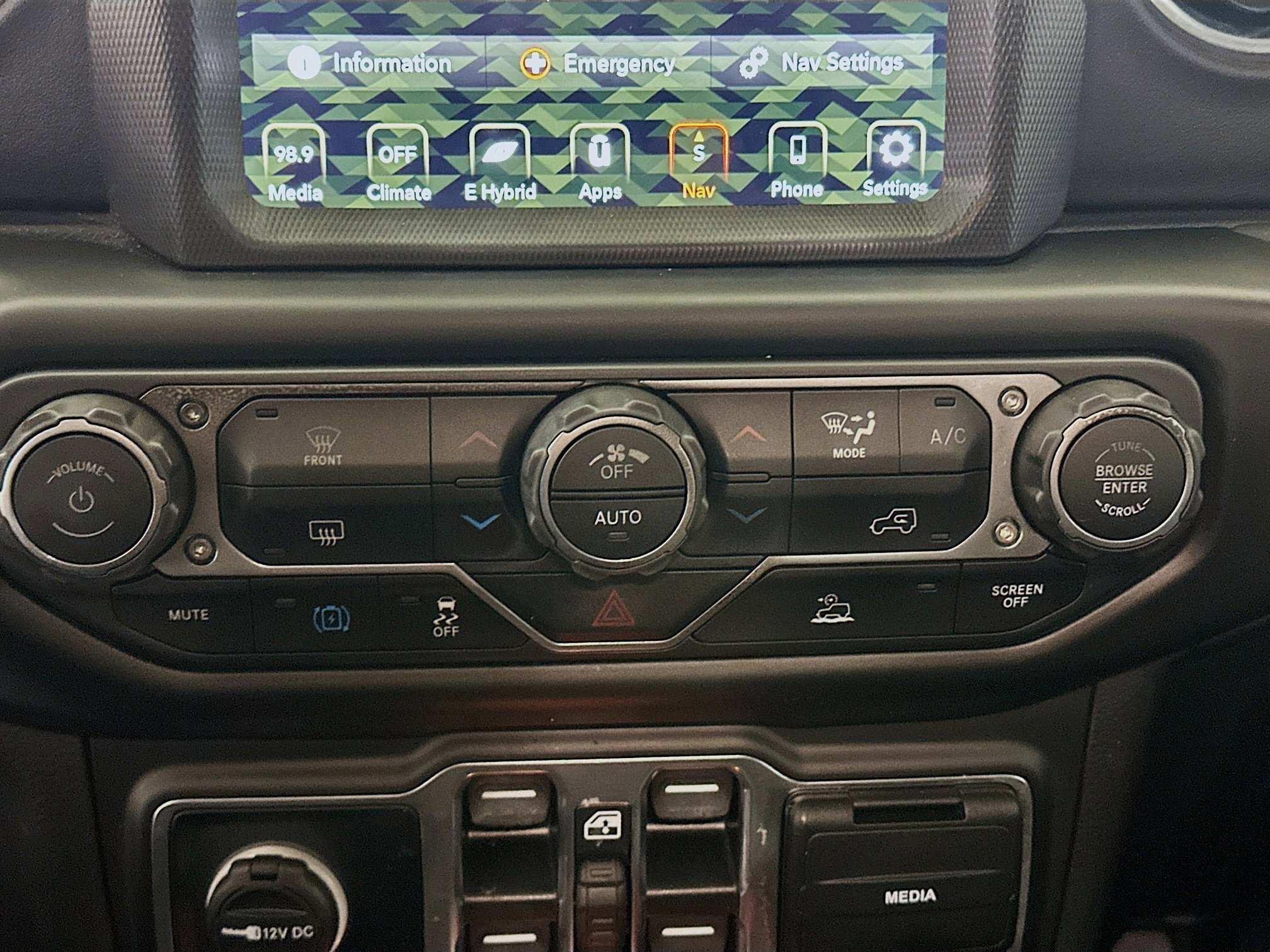 Used 2023 Jeep Wrangler Sahara image 23