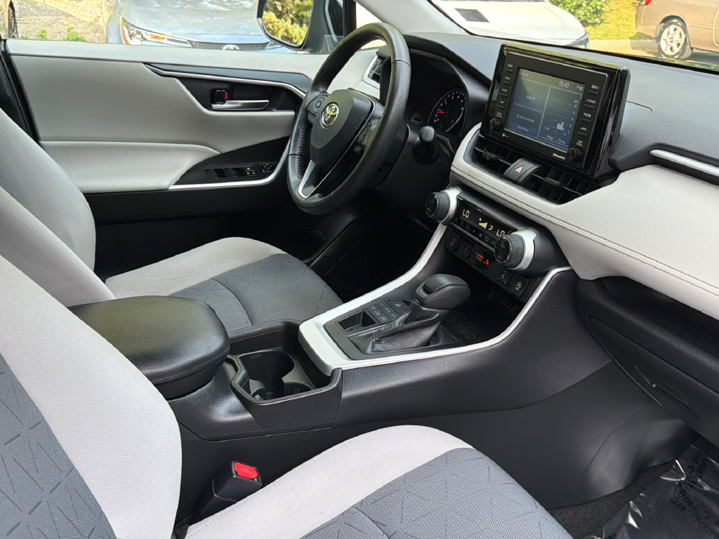 Used 2020 Toyota RAV4 XLE w/ XLE Grade Weather Package AWD/4WD image 12